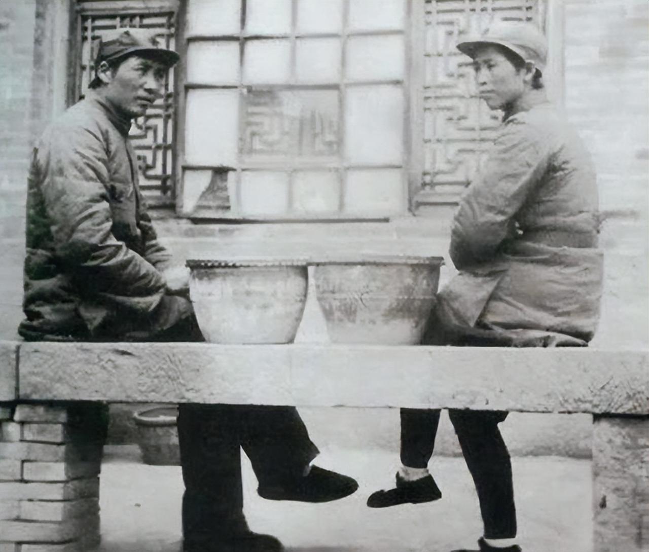 1939年，周总理来到苏联看病，刚到医院，贺子珍就闹着吵上门来，让周总理给她一个