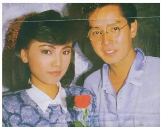 1996年，丁克的谭咏麟突然对妻子杨洁薇说：“我把10亿家产都给你，我要让儿子回