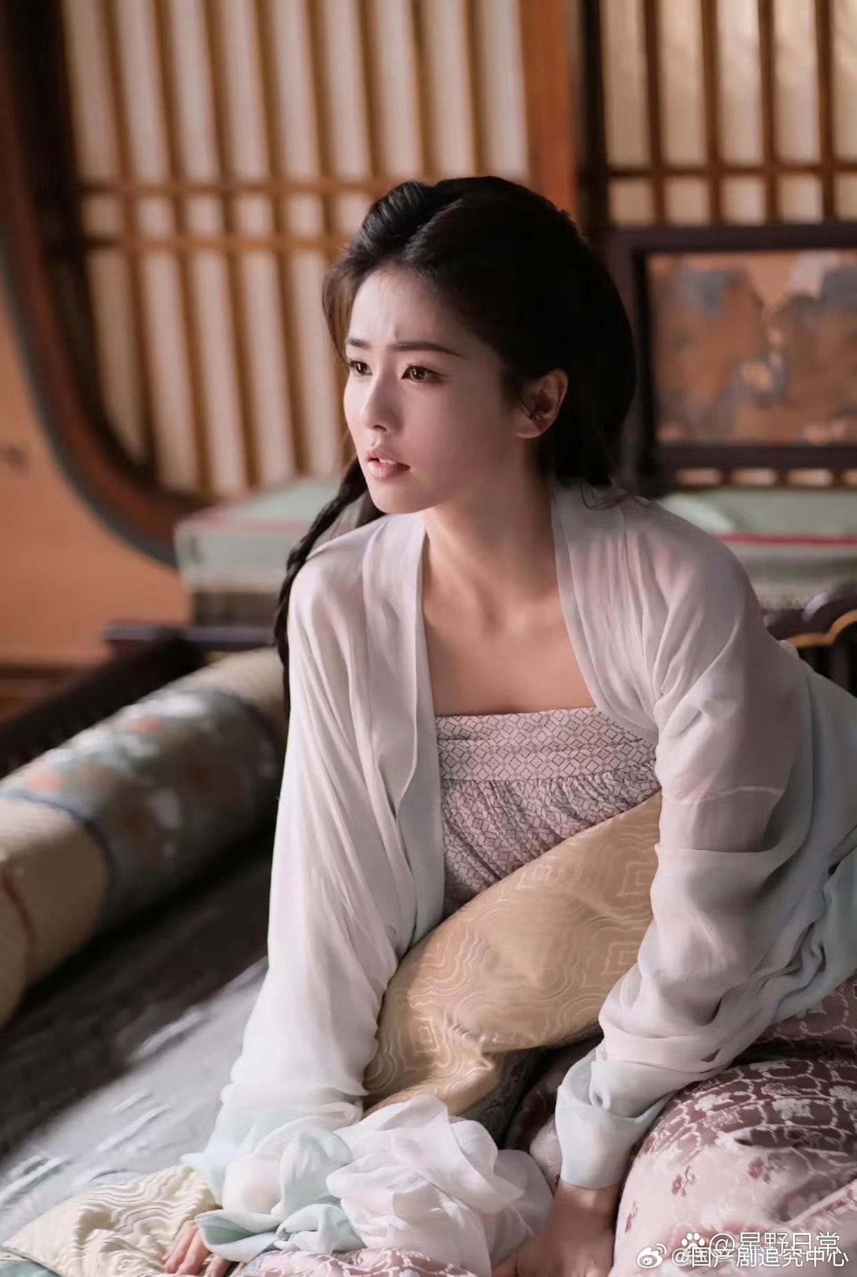 1.白鹿的哭戏在圈内向来以感染力著称，拍摄的时候，导演还经常会专门为她的哭戏加
