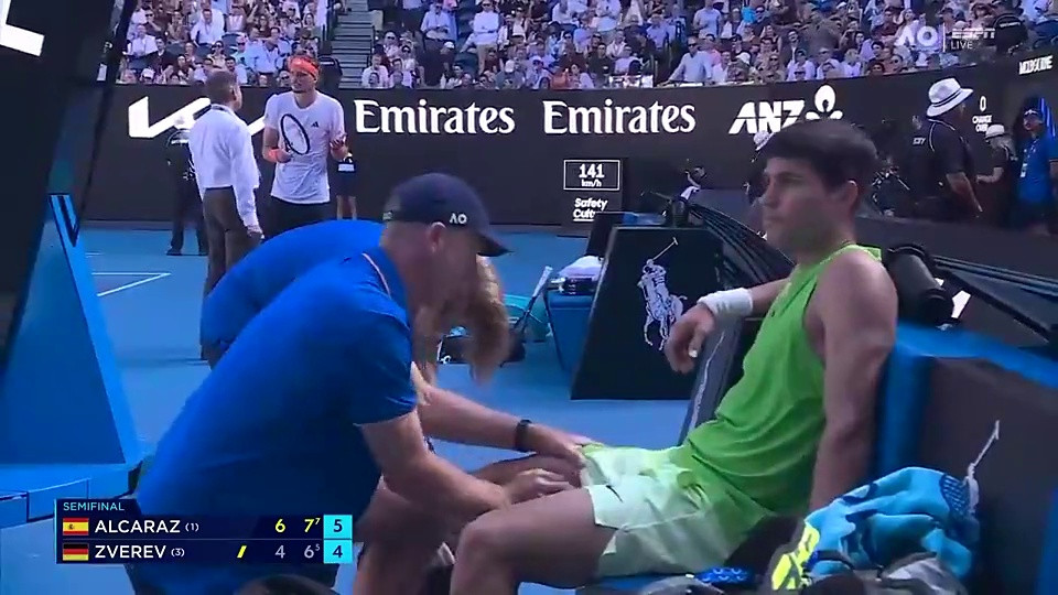 阿尔卡拉斯医疗暂停引争议 兹维列夫德英双语怒斥