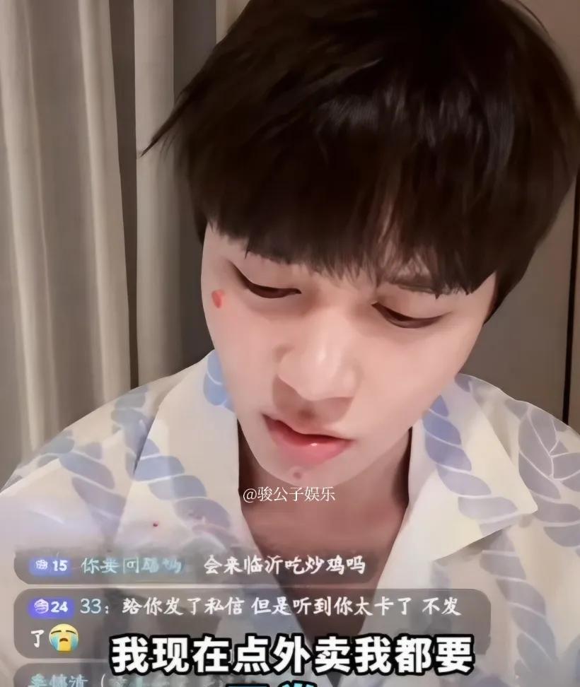近日，凭借拍短剧走红的演员柯淳在直播中透露自己经济状况并不乐观，他直言：“你知道