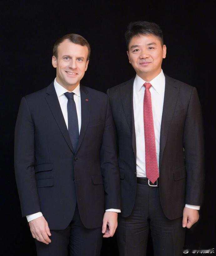 马克龙与刘强东会面，优秀的他们貌似有个共同点：脸盲。一个不知妻美，一个不知妻丑。