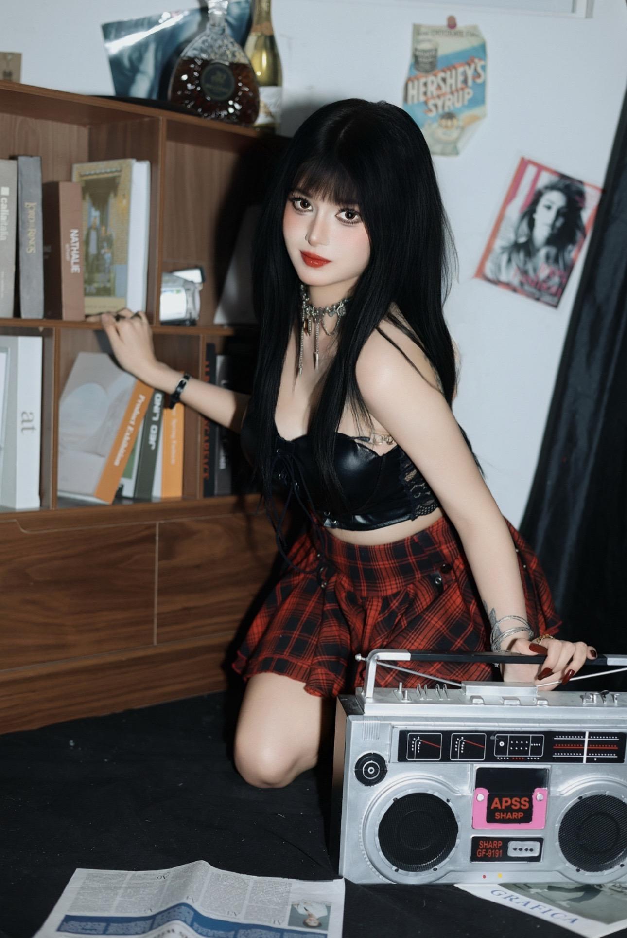 她们说我像黑小猫？