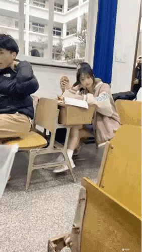 挡住我看吃火龙果的了