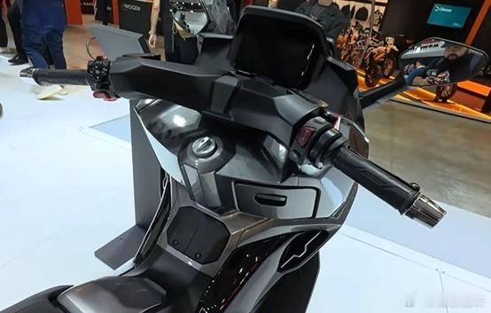 工信部最新信息：两款全新双缸大踏板，谁强？近期摩托车行业政策面不断释放松绑信号。