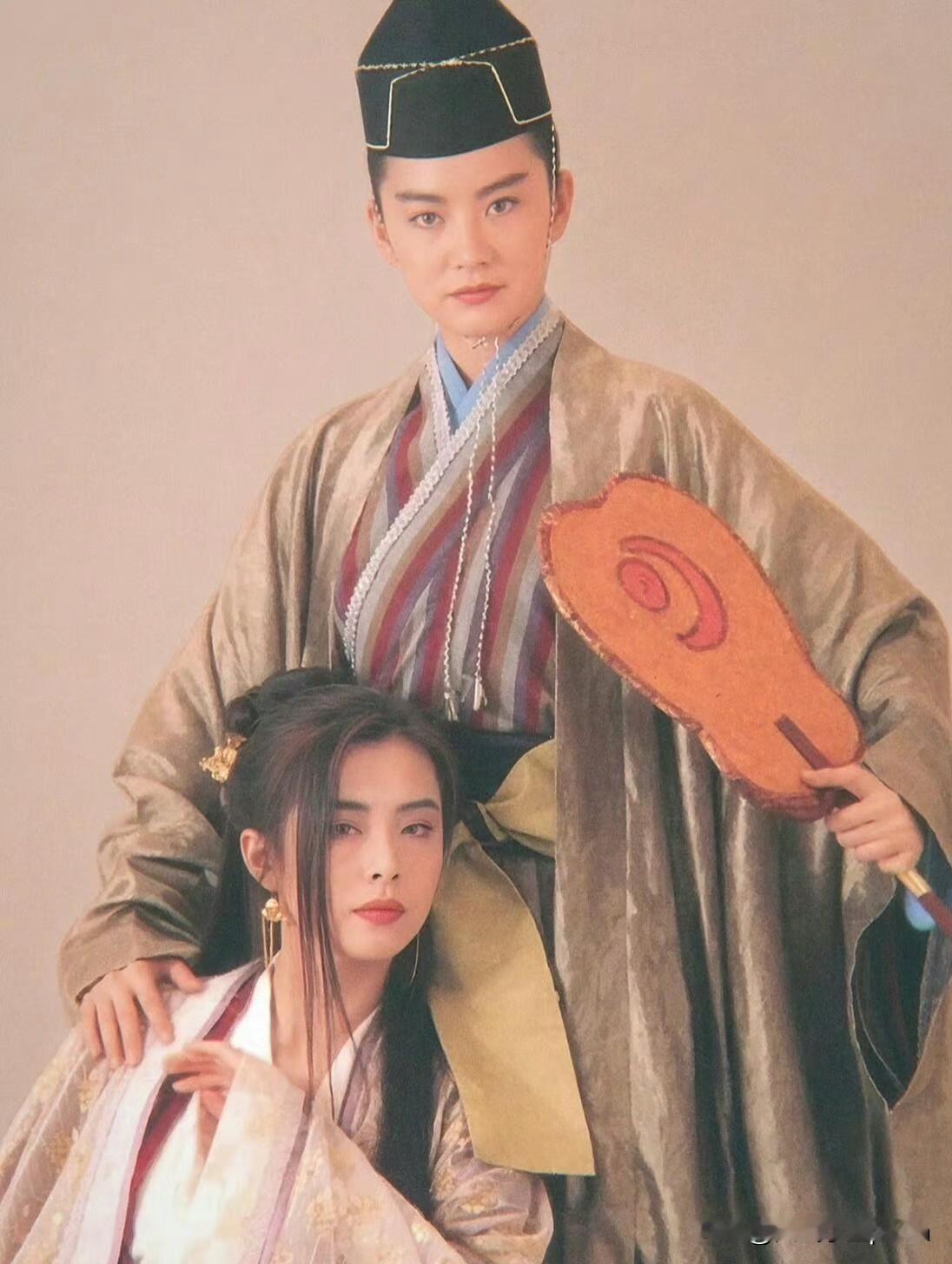 天呐，林青霞和王祖贤这组定妆照，真是美到让人词穷！一个英气逼人，一个妖媚入骨，