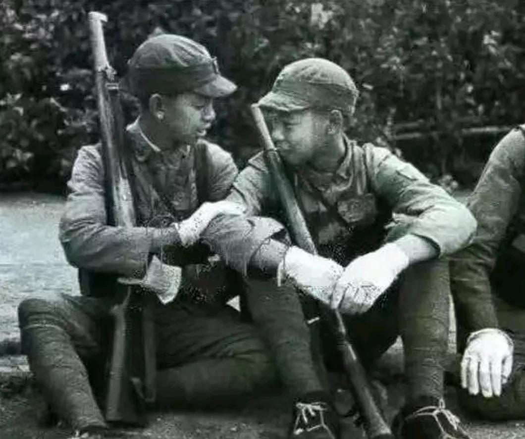 1944年，云南松山，远征军苦战95天，全歼日军113联队，我军打扫战