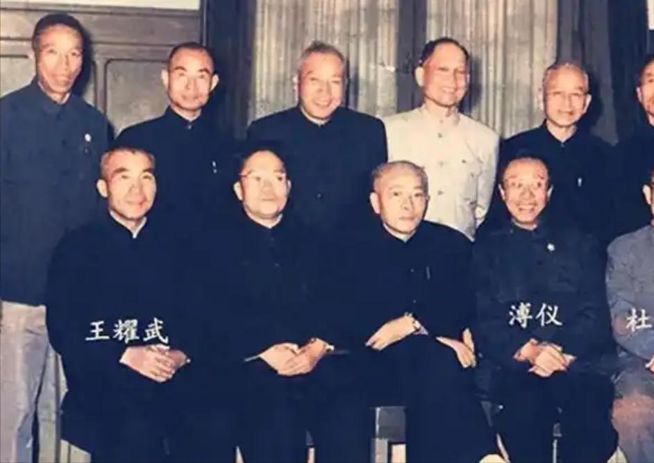 1948年，蒋介石请王耀武吃饭，宋美龄亲自下厨做了山东菜。吃完饭回去后，王耀武却