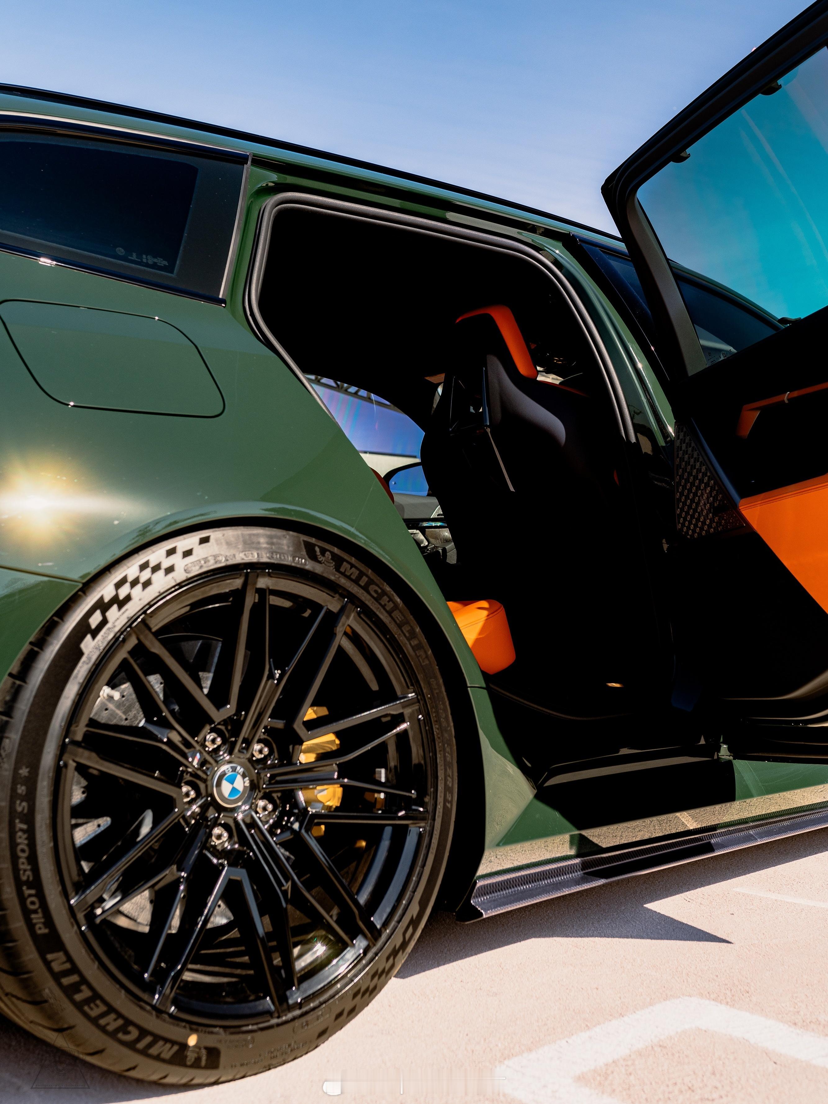 宝马M5Touring，它把赛道的狂躁藏进温厚的旅行车身，让热血不必向生活妥协