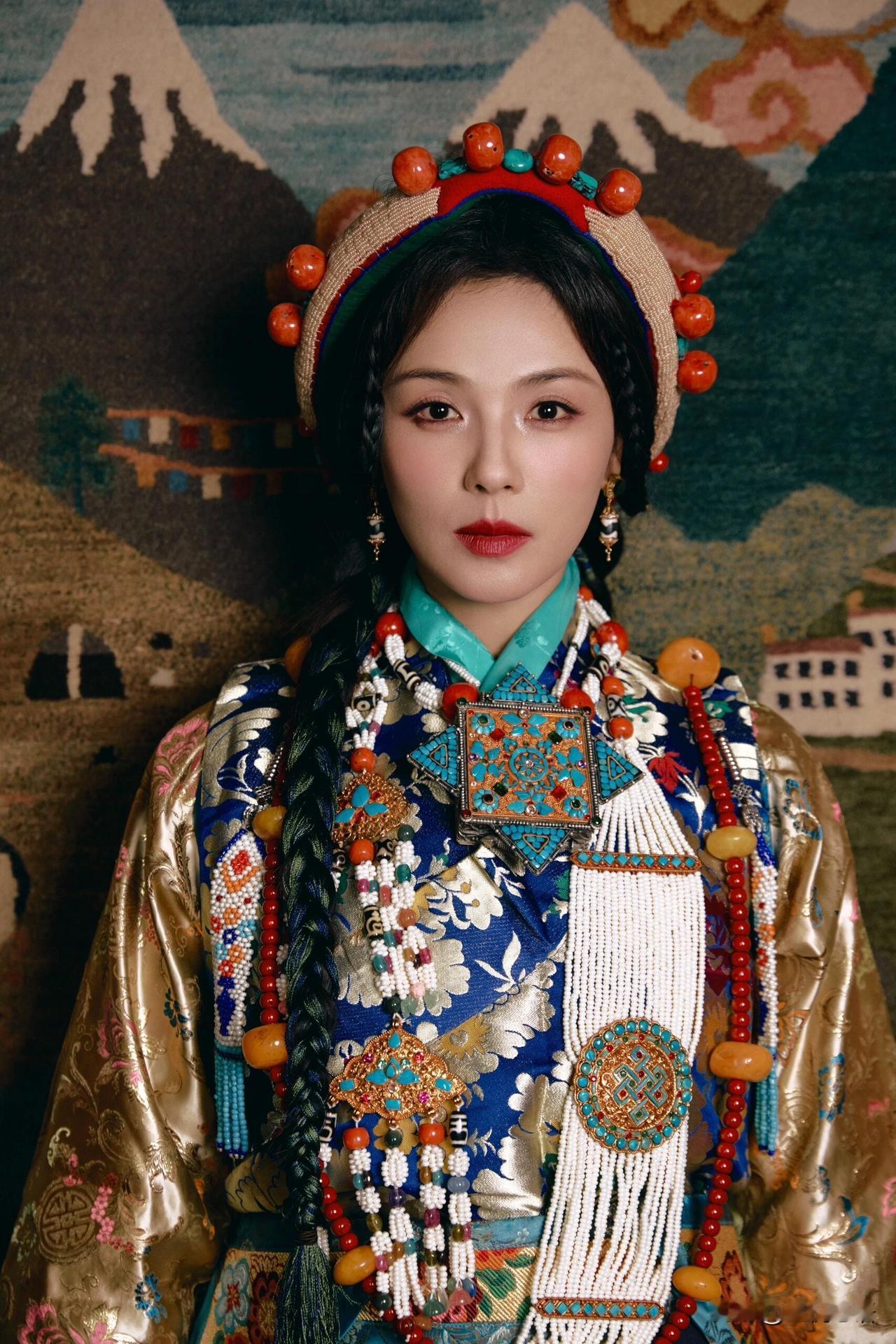 刘涛穿日喀则传统藏服也太好看了吧！一身精美的藏服，满满都是西藏的特色年味。