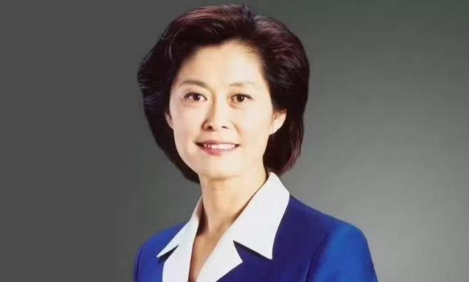 知名主持人敬一丹被传离世，知情人曝最新状况：还在抢救中。7月23日深夜，毛大庆在