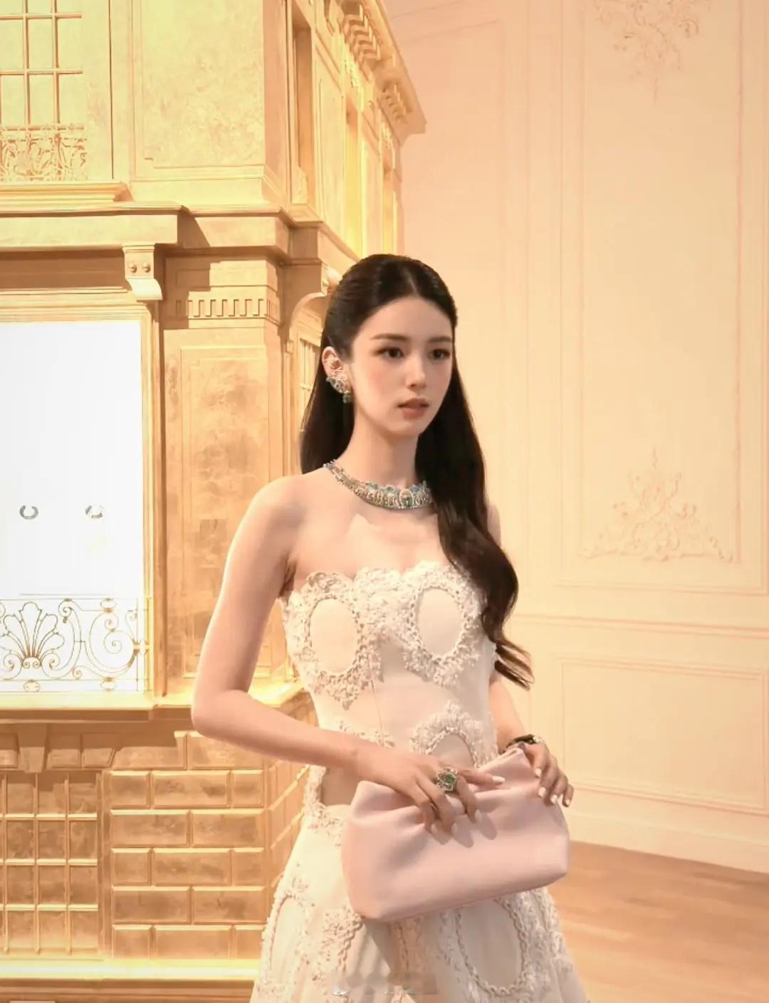 周也张婧仪95花颜霸之争，你们更吃谁的颜？