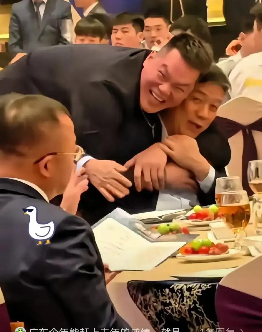 你以为宏远只是支球队？错了，他们是东莞顶级富豪圈最想绑上战车的资产。昨晚饭局