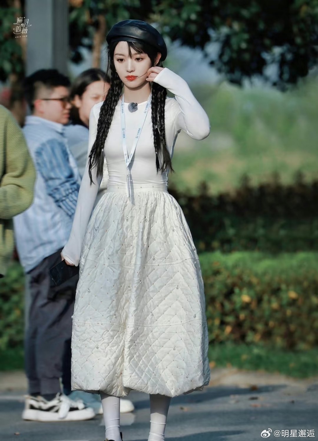 田曦薇的腰这也太细了吧！这么瘦，脸还不跨，小田还有肌肉，生动可爱又漂亮！