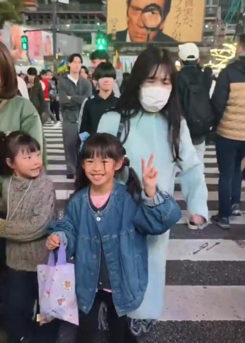 日前，一段拍摄于日本涉谷十字路口的视频全网爆火：一名疑似日本“撞人族”，故意冲撞