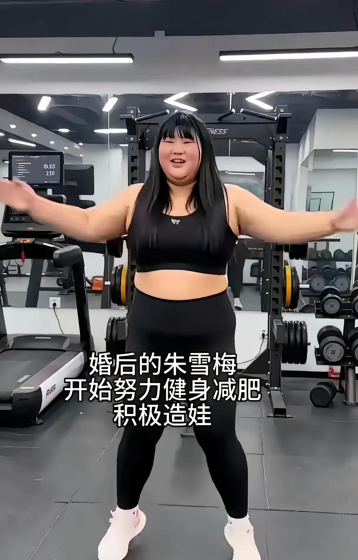 大衣哥的女儿这已经是结婚了，这也算是嫁对人了，婚后的她也开始注重自己的形象问题，