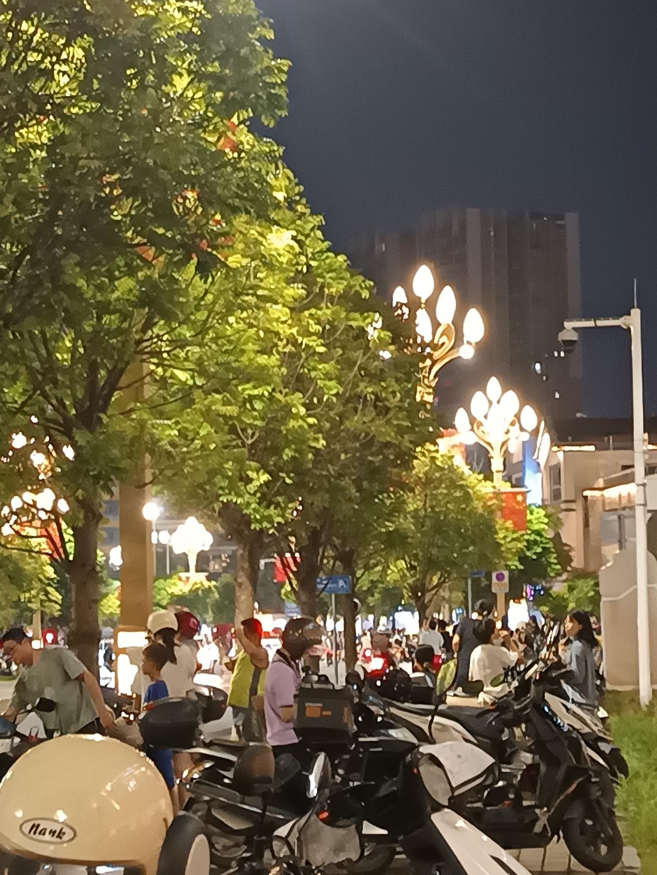 你是不是总觉得，有些人好像天生命好，遇事有人帮，烦恼特别少；而你稍微做点事，麻烦