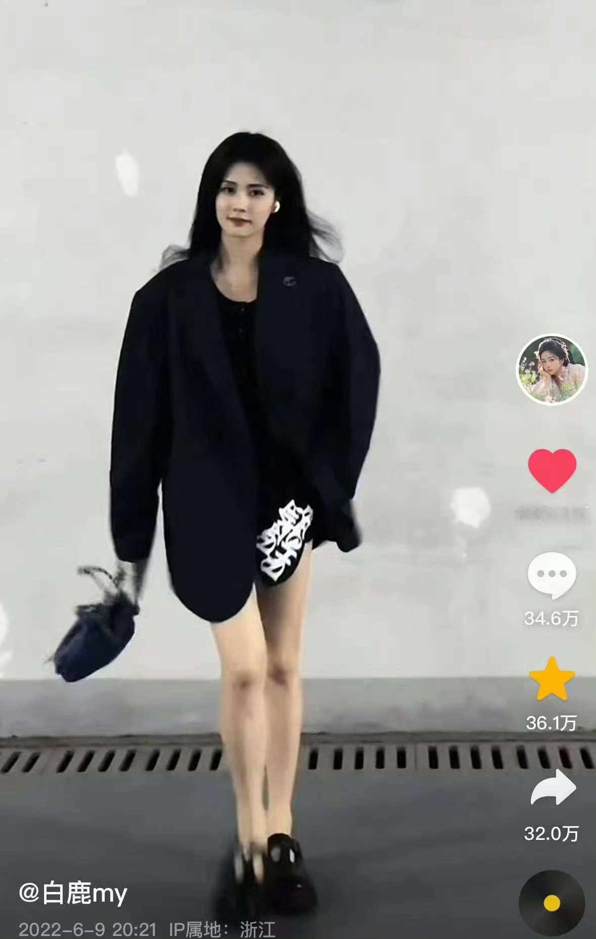 白鹿走两步征服千万人白鹿走两步征服千万人啊！点赞都达到1,000万了呀，不愧是