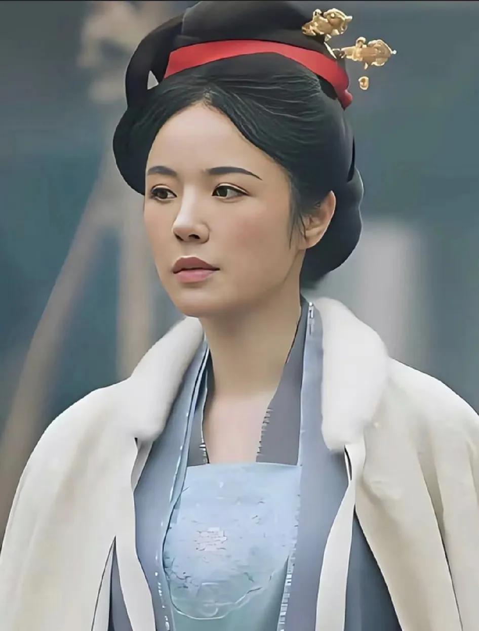 分不清这关系，有点奇怪。石重贵也是青年才俊，楚国夫人天生丽质，她前夫应该是石重