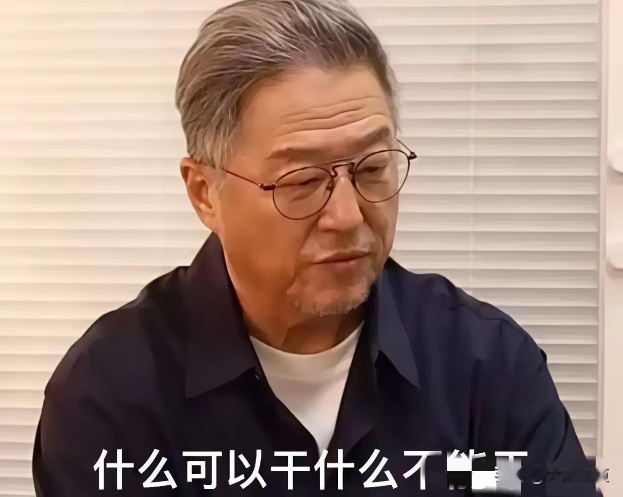 王伟忠应该出来说两句，毕竟做人不能太双标。去年刘建国去墓地拍具俊晔，大S的师傅