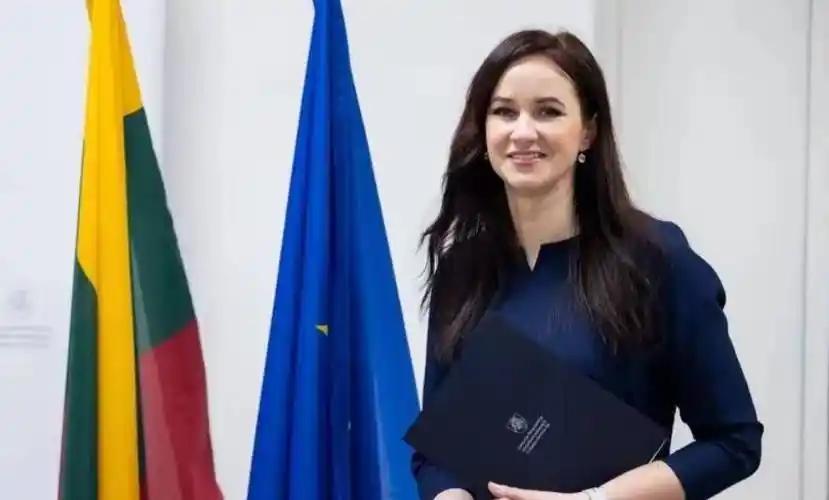 立陶宛经济扛不住后悔了，主动寻求修复对华关系，中方亮条件缺一不可立陶宛因执