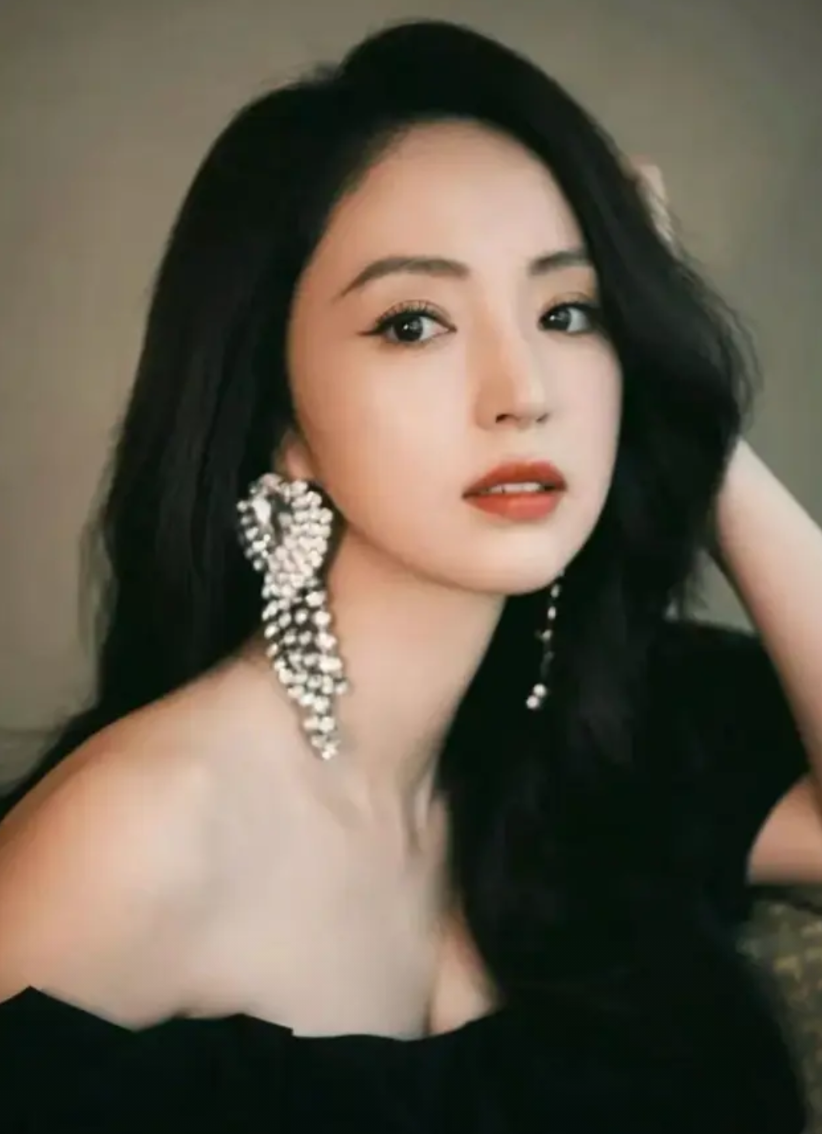 为什么这么多男明星都愿意接盘离婚还带娃的董璇？因为董璇不只是漂亮，更重要的