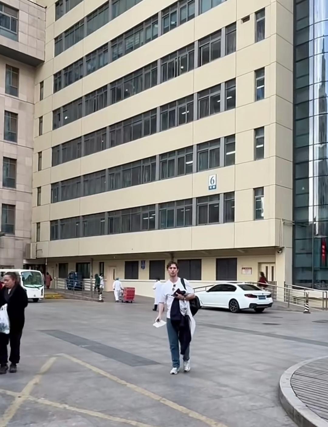 看了博主“爱尔兰奇哥”在中国公立医院看病的视频，也解开了一个心中的疑惑！原来