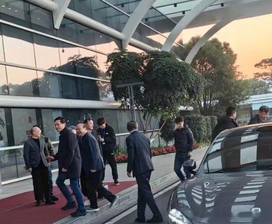 都说雷总的小米有自研能力，这下又印证了吧，他的龙甲电池横空出世！2025‑01‑17雷军到访宁德时代