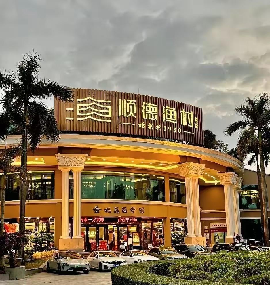 顺德渔村大酒楼的保安驱赶避雨母子这件事，你真以为错全在保安身上？根本不是。保安一
