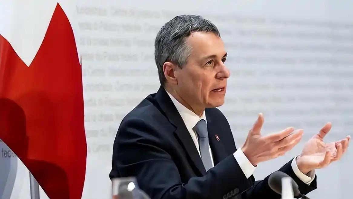 瑞士终于恢复中立了。据俄新社3月14日报道，瑞士以本国的《中立法》为由，不允