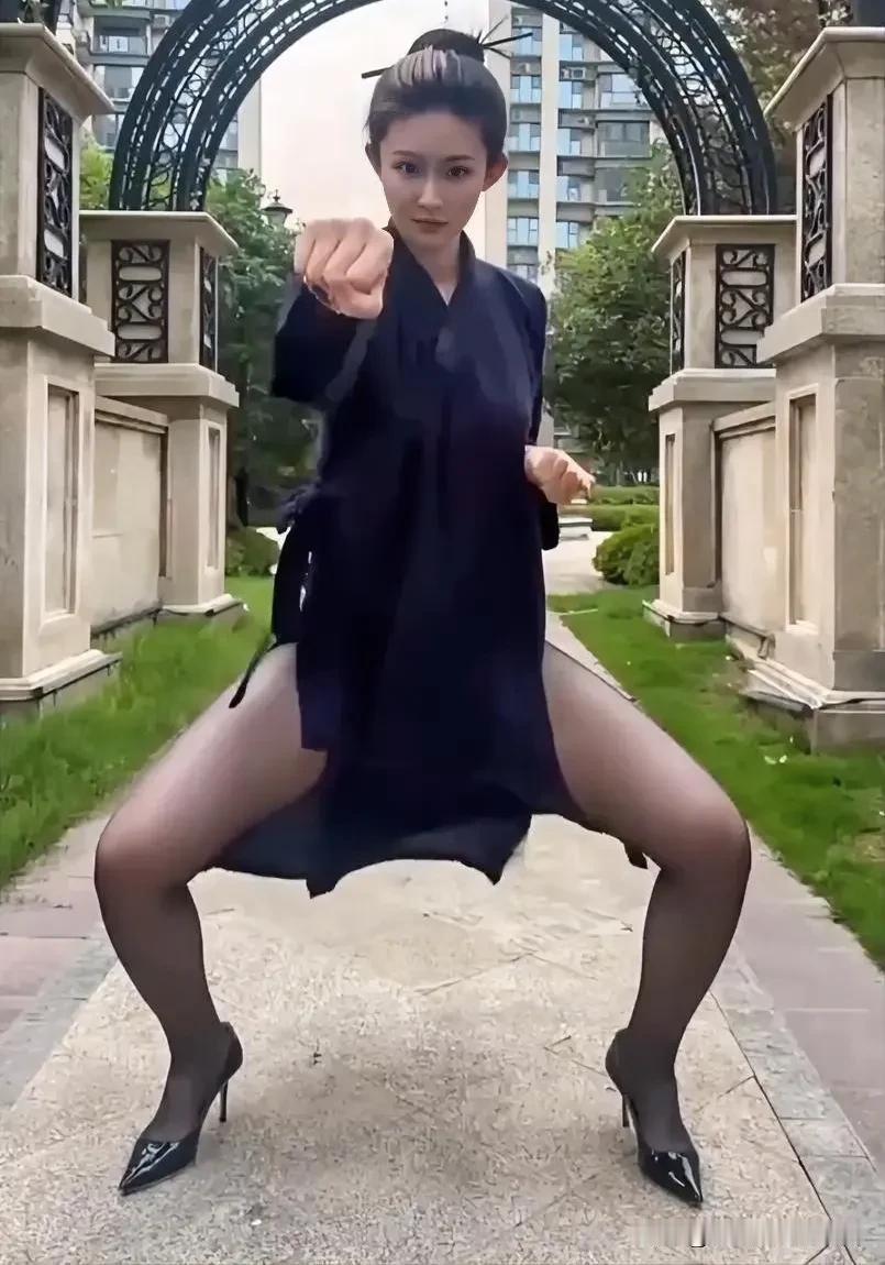 穿黑丝的女道士？！但愿这是AI生成的，不是真正的道姑，可千万别是真的！如果是真的
