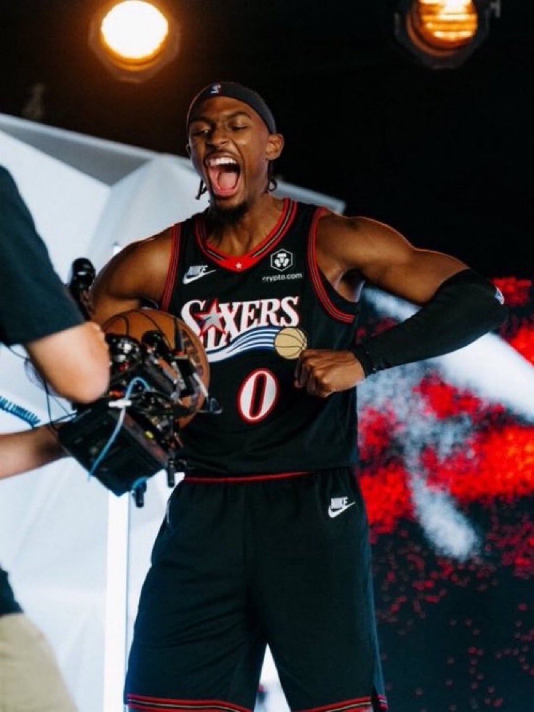 马克西场均出场时间来到40.6分钟，联盟大幅领跑。场均得分来到33.4分，联盟第