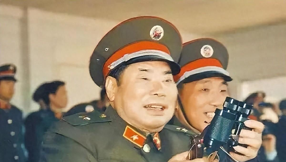 尤太忠不解杨得志大热天为何穿毛料衣服，杨得志坦言自己心里对尤太忠充满敬重，你知道