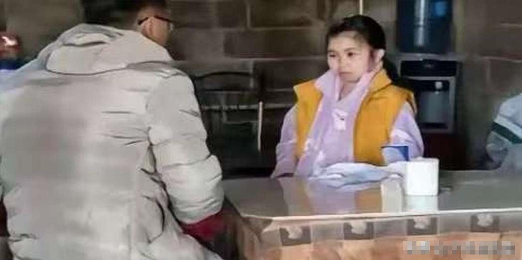 泪目！2019年，陕西一男子网恋了重庆一女孩，当他千里迢迢去奔现时，发现她是一个