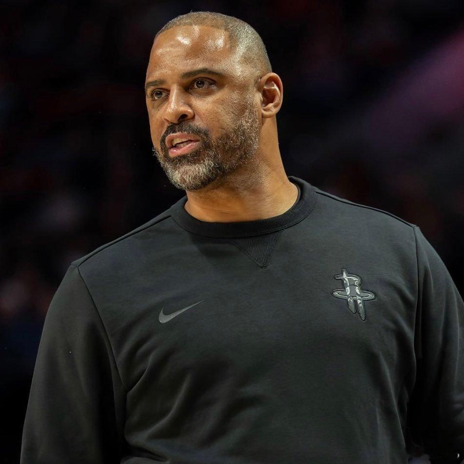 乌度卡今天赛后谈火箭队对湖人的崩盘，常规时间最后36秒还领先6分却被翻盘：“极其