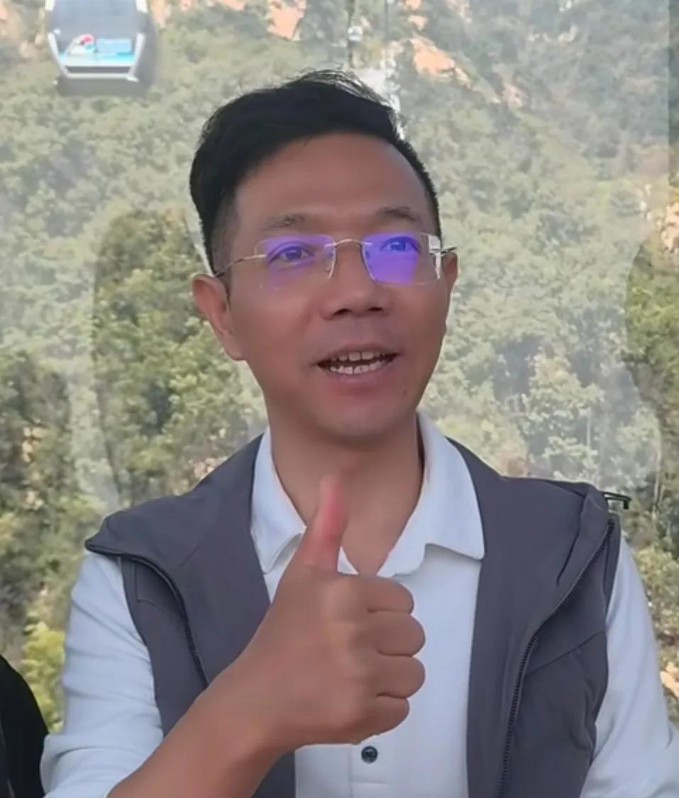 今天是一个好日子！许妈姚爸直播啦，受邀参加活动，俩口子喜笑颜开，直播了一会