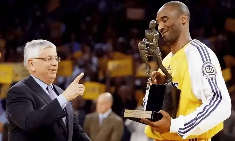 时光回忆到2008年的今天，科比获得了自己职业生涯唯一一个MVP。当时很多人都说