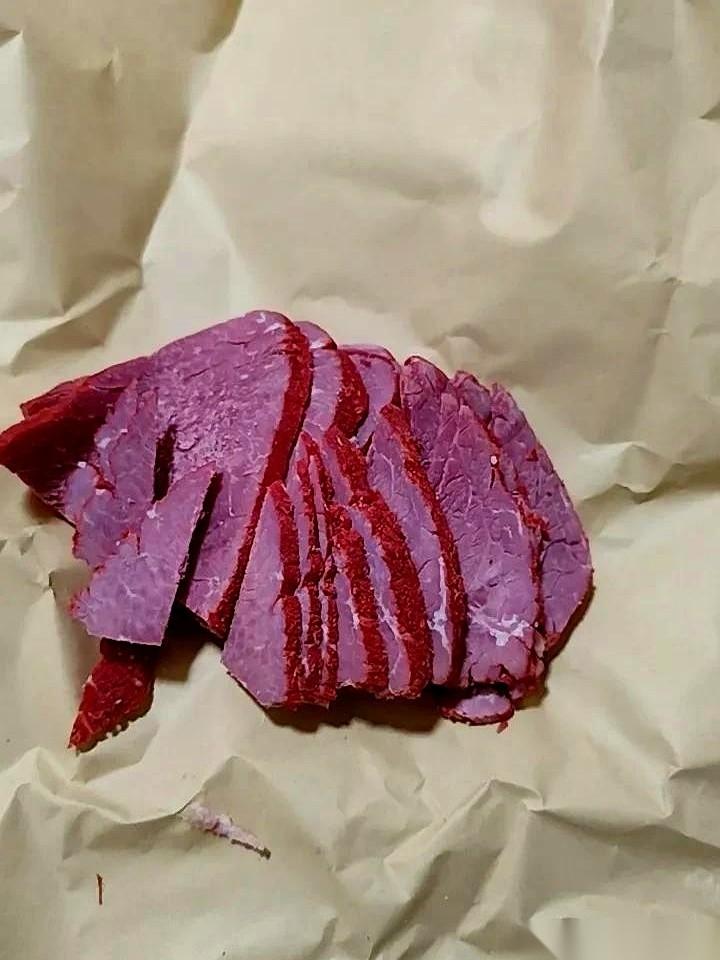 买了35块钱牛肉，就这么几片。我得赶紧藏起来，不能让我老公孩子看见。一个人，