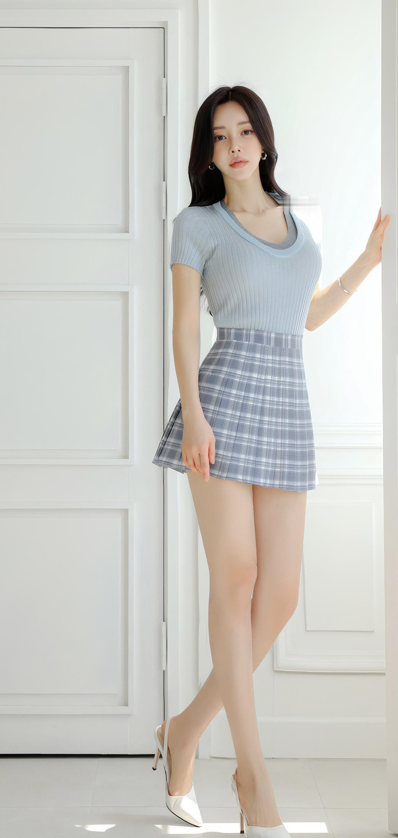 清新穿搭指南：蓝白相间，优雅迷人！🌟👗👠