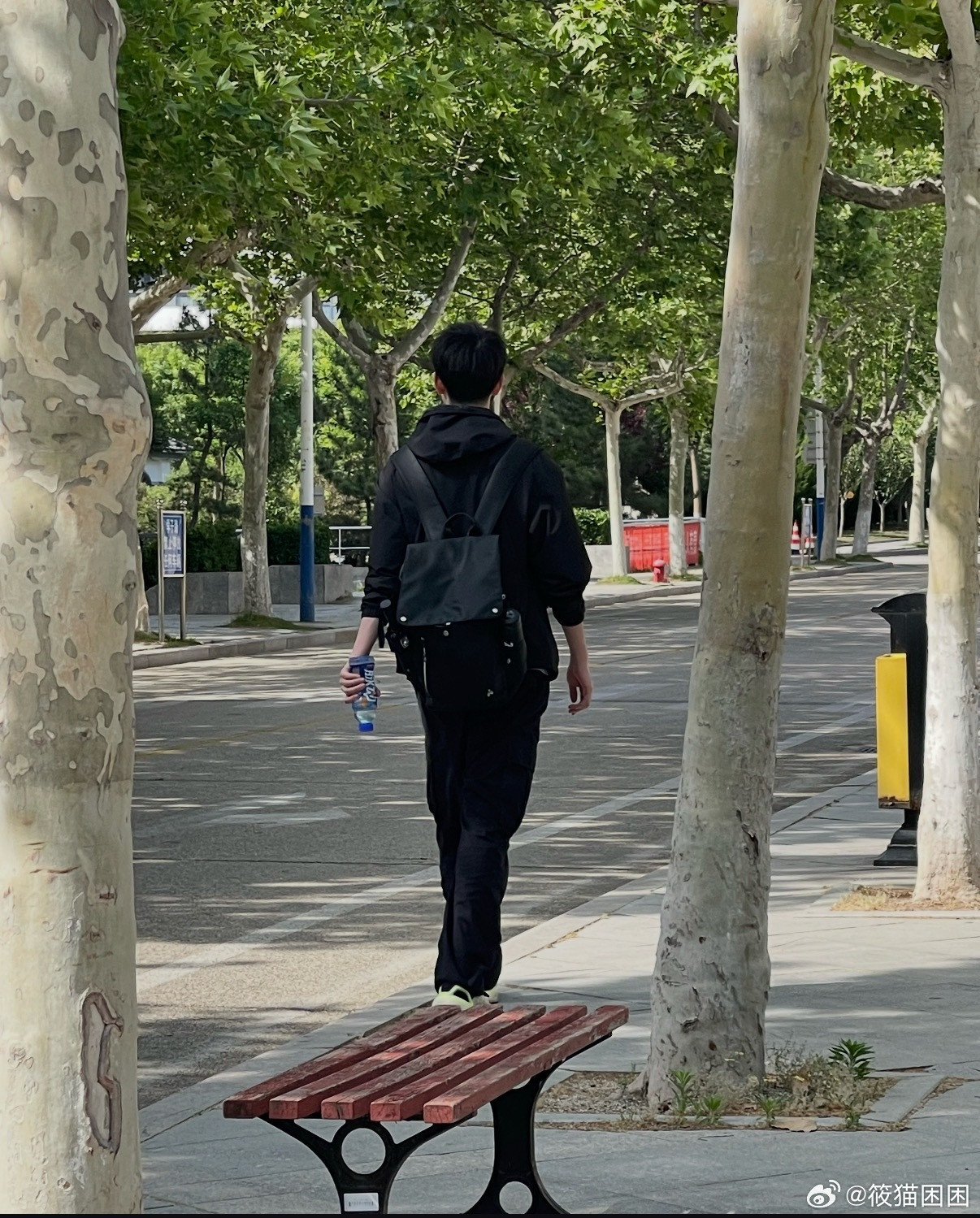 浙大博士8年未毕业，死磕导师4年，送外卖救子仍不肯妥协浙大2014级博士生孟伟，