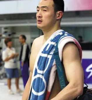 有多少泳迷看过他游泳的？他可是21世纪之前🇨🇳游泳男队唯一的亮光！之所以特别