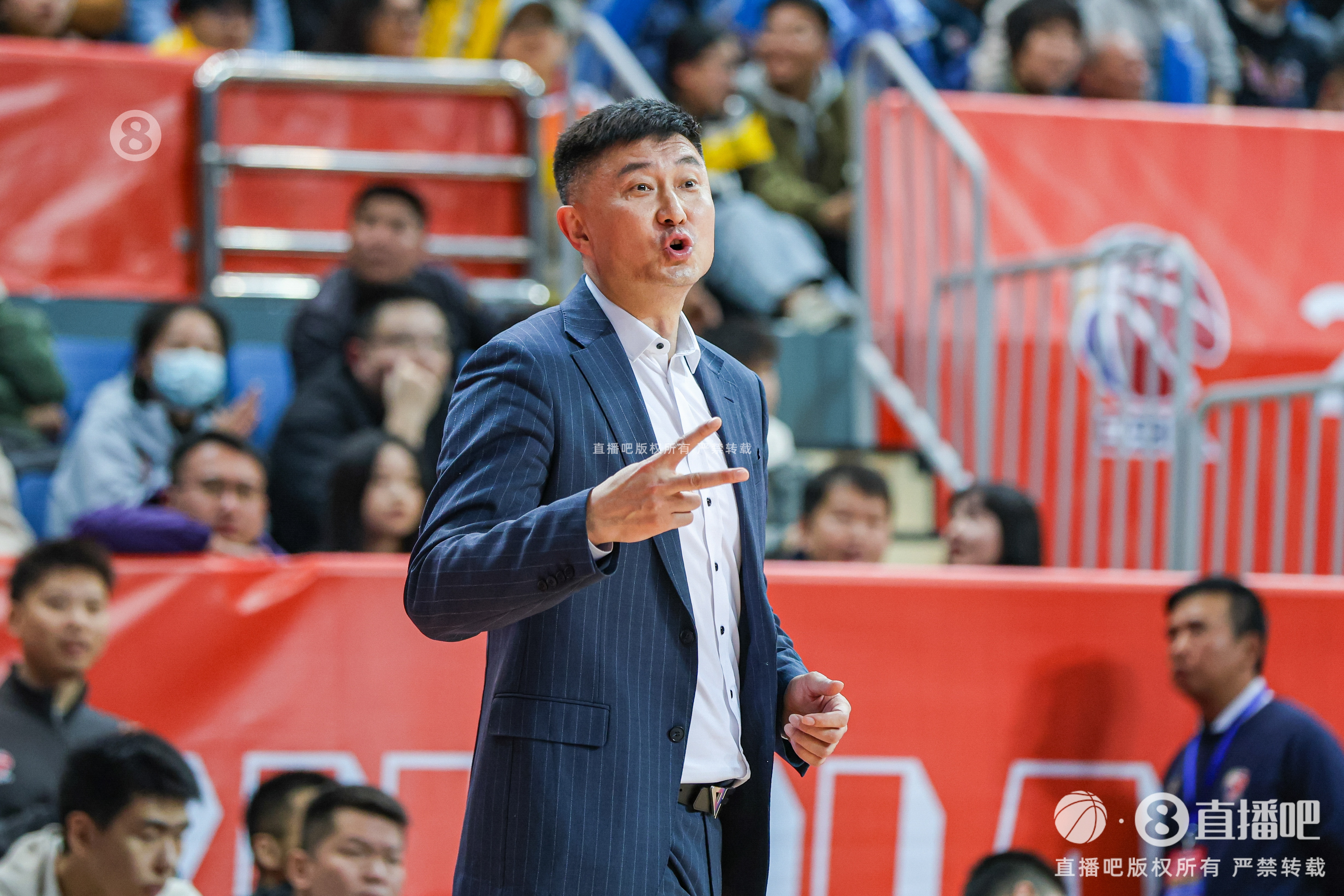 杜锋: 有些运动员不珍惜上场的机会 可能过一两年就会被淘汰