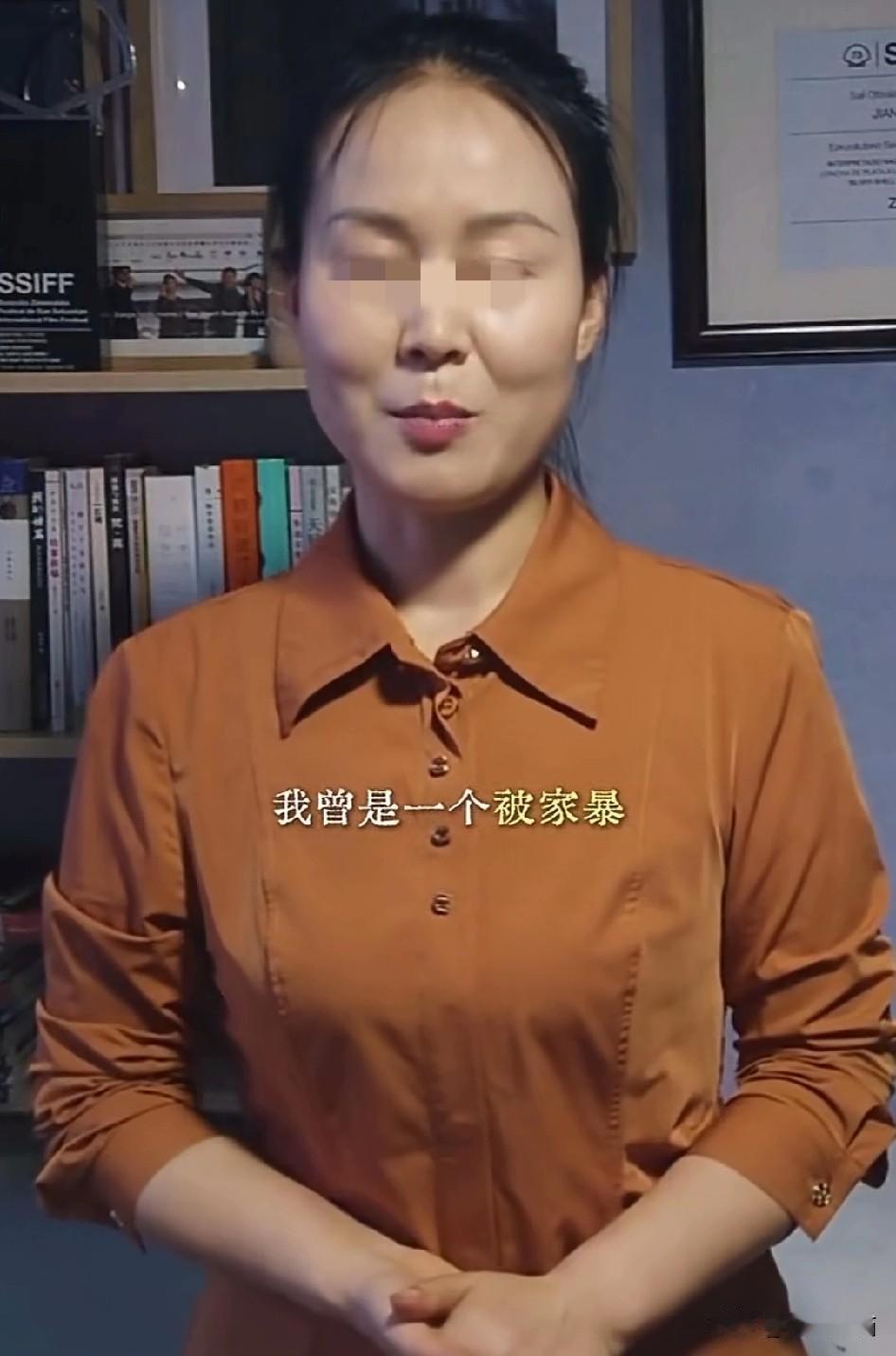 原来演电影的女主角，曾经有过2次减刑。她主张自己是因为反对丈夫的家庭暴力，而采