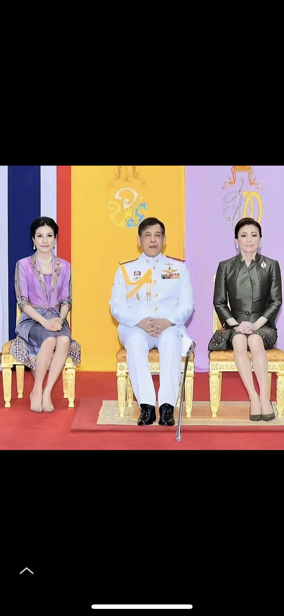 妻妾有别！苏提达气质端庄有分寸，诗妮娜总是贴着泰王上不了台面...