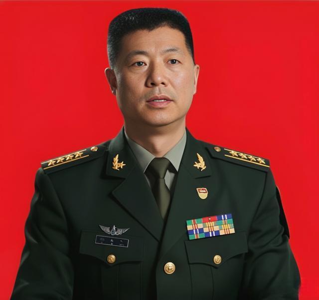 祁发宝，男，汉族，1979年3月生，中共党员，乌鲁木齐陆军学院步兵指挥专业毕业，