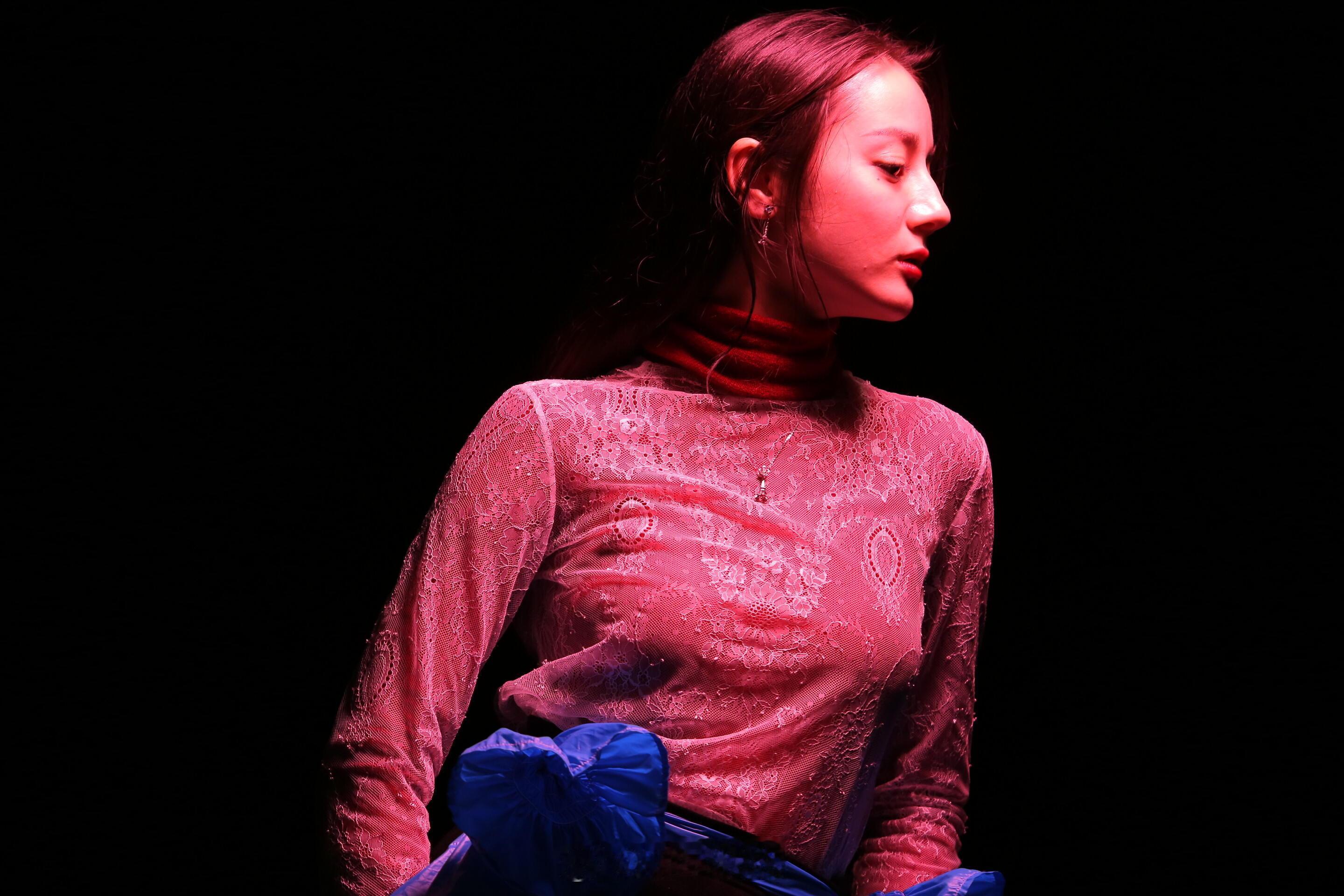 迪丽热巴早期棚拍生图