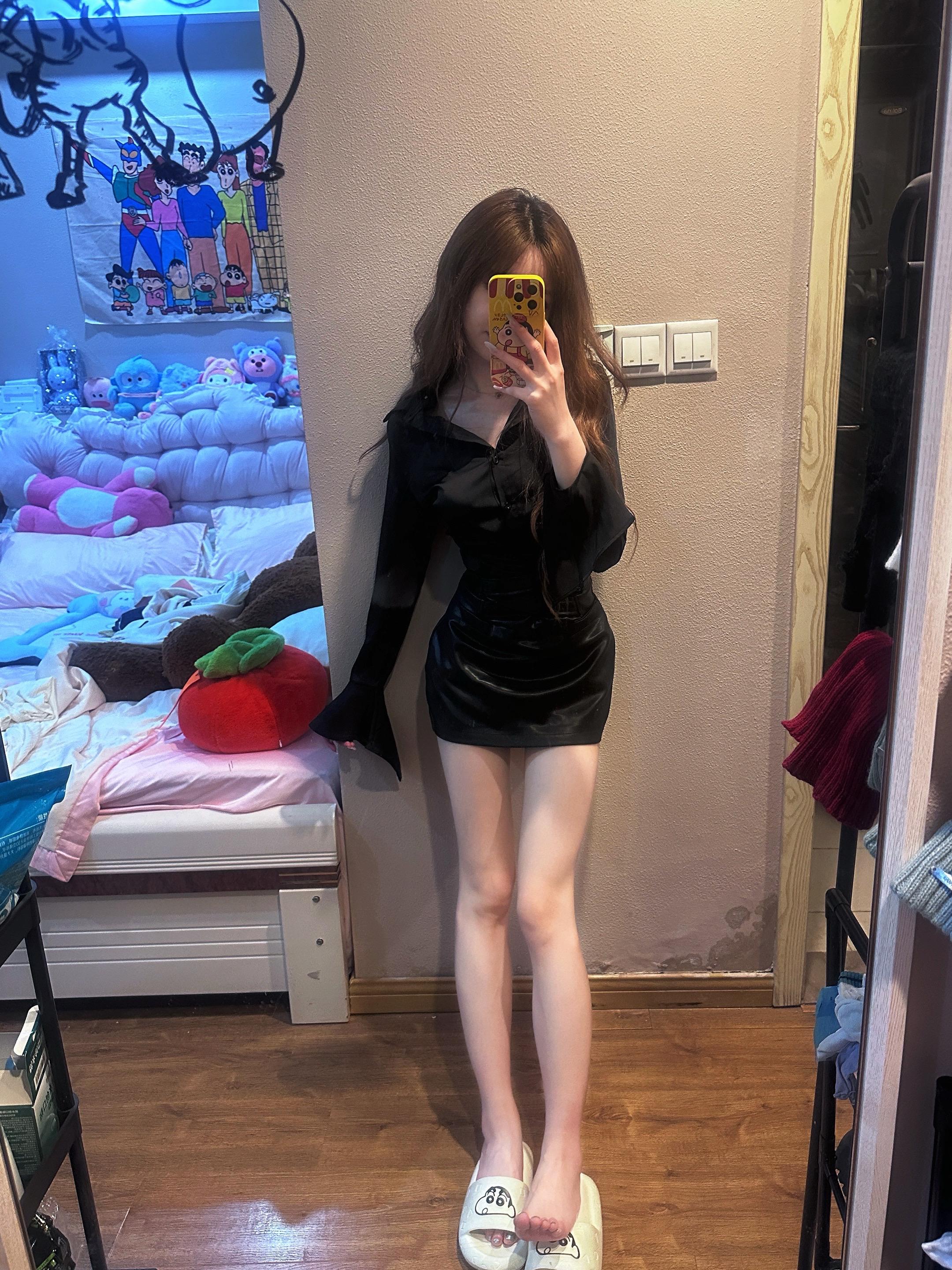 今日份辣妹ootd 黑色小裙裙 黑裙甜妹
