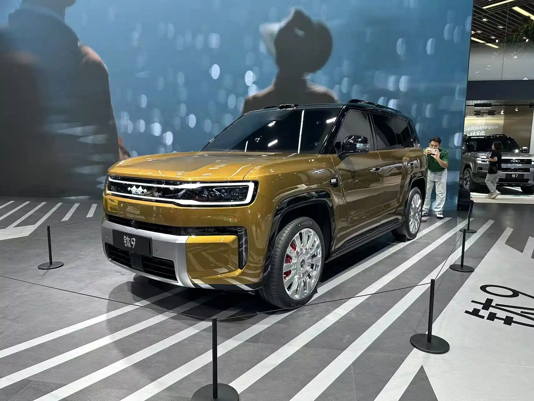 方程豹钛9首发，定位大型插电混动SUV，搭载第六代DM‑i1.5T插电混动以及前