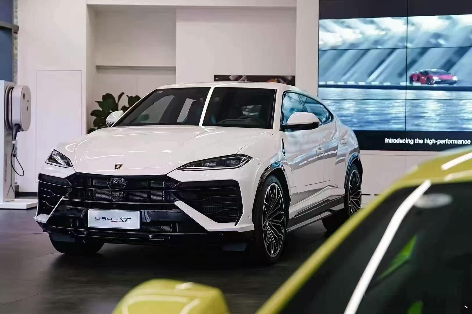 白月光🤍油漆一抹蓝🩵内饰、兰博基尼URUS·SE全新现车​​​