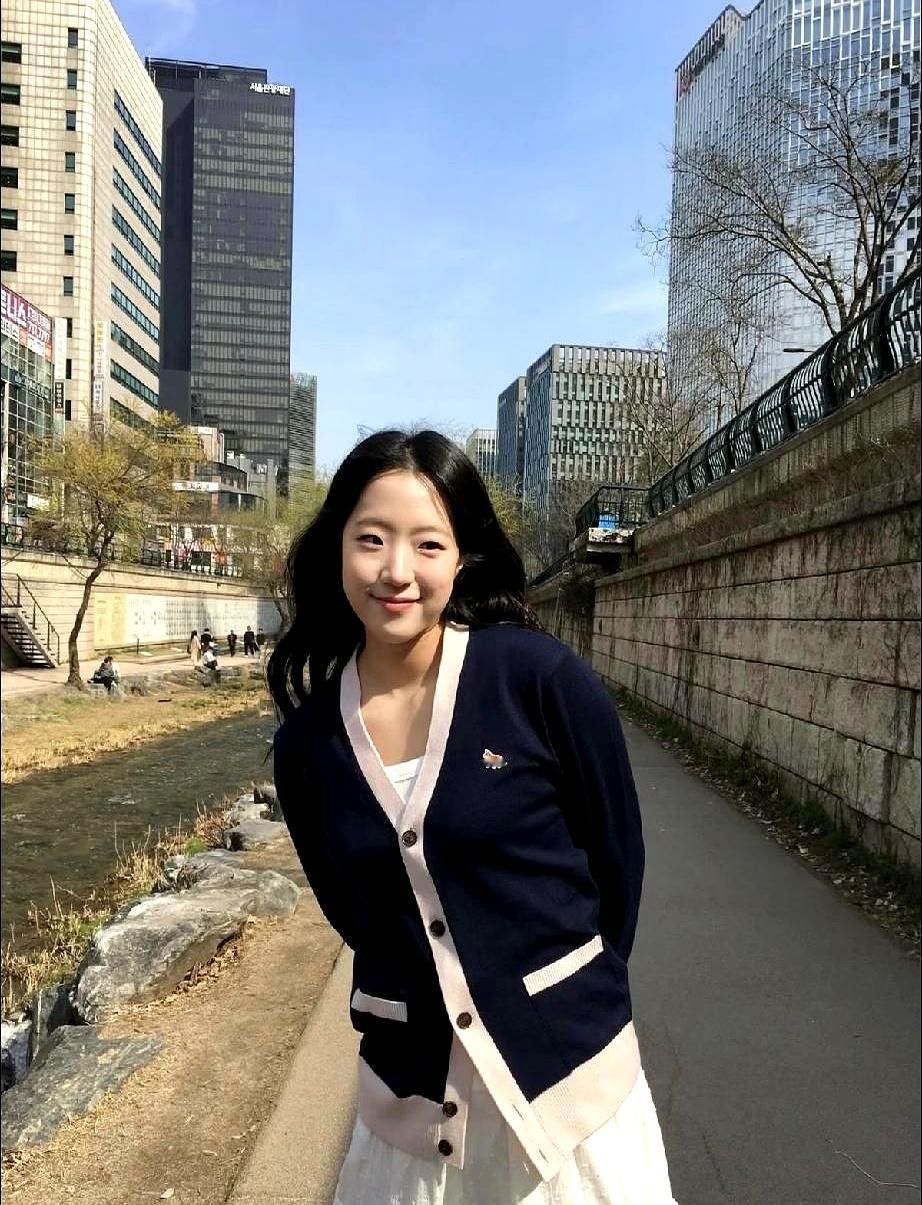 真羡慕申裕斌这状态！刚打完比赛就跑去玩了。人家这日子过得是真明白，赛场上